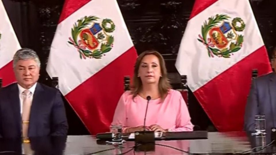 Dina Boluarte es acusada de enriquecimiento ilícito