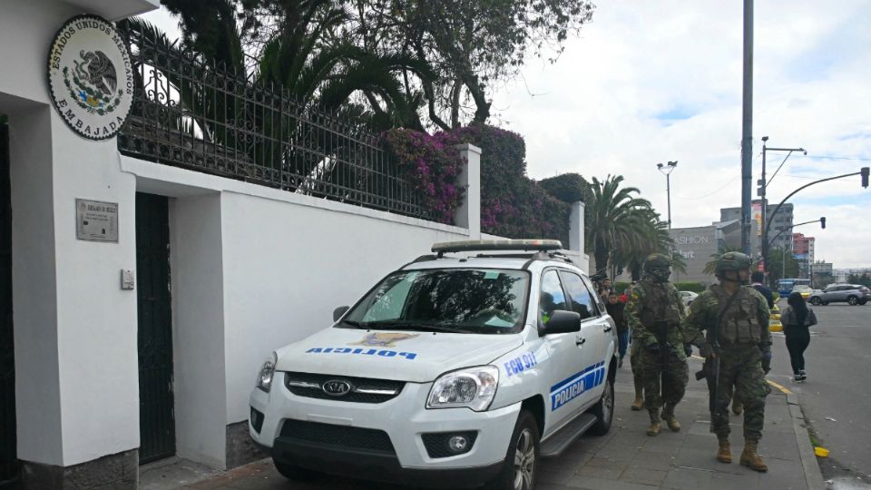 Días atrás se incrementó la presencia militar en torno a la embajada de México en Quito.