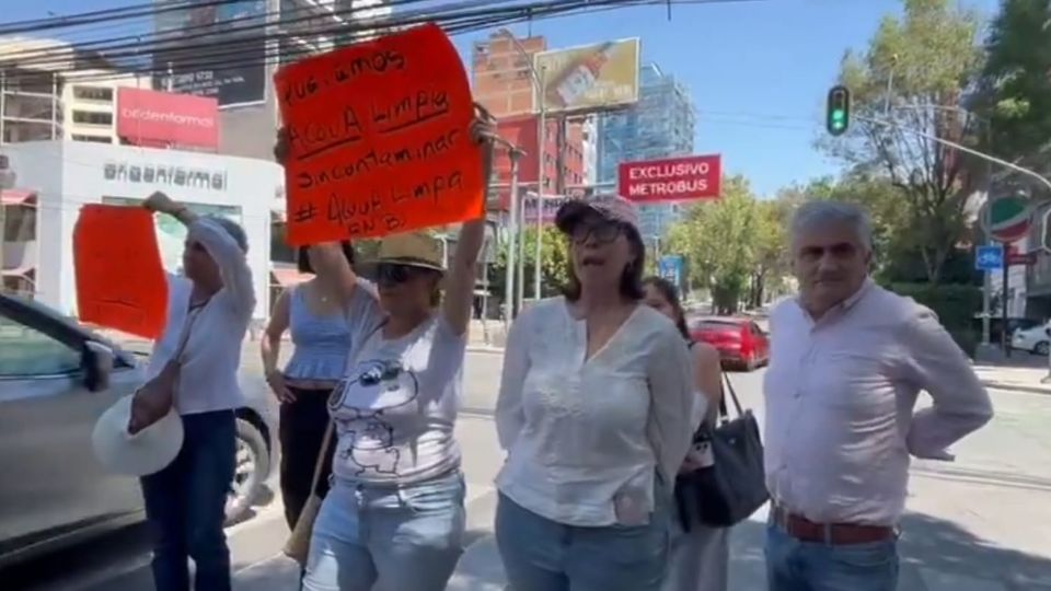 Vecinos protestan por agua en Benito Juárez