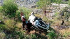 Familia en auto cae al lecho del río Santa Catarina en Monterrey