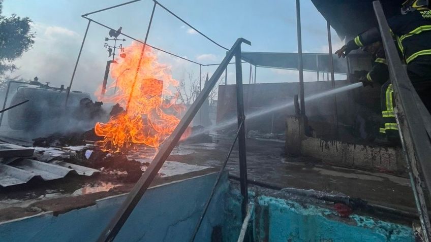 Fuerte incendio en vivienda de la GAM consume 3 habitaciones y deja un herido