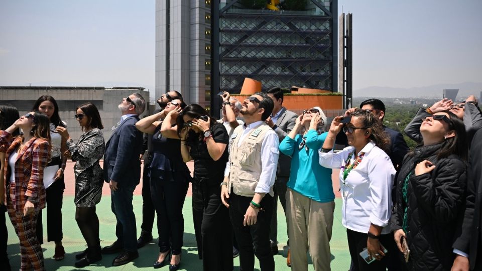 En la víspera del eclipse, el Instituto invitó a la población en general a utilizar gafas especiales y evitar una exposición prolongada al eclipse