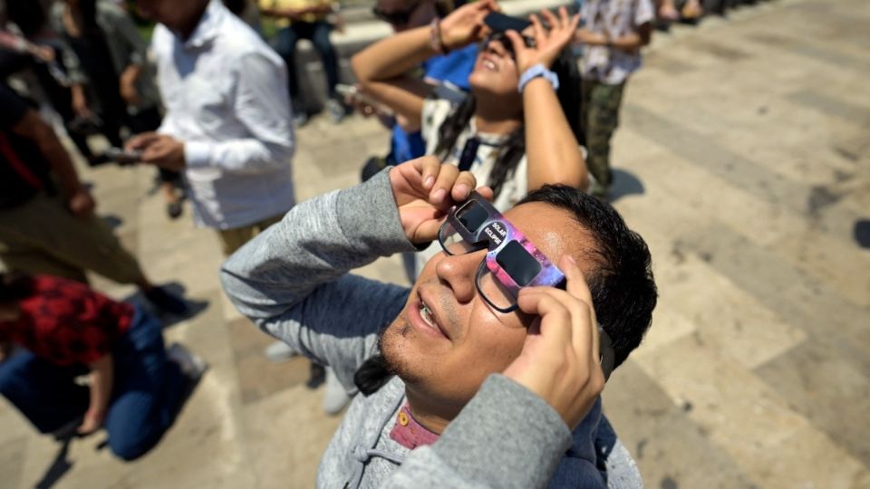 En la CDMX también se disfrutó el eclipse desde Bellas Artes.