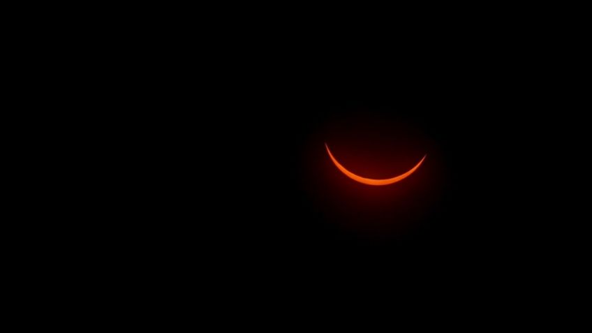 Emociona eclipse de Sol en Explanada de Ciudad Universitaria