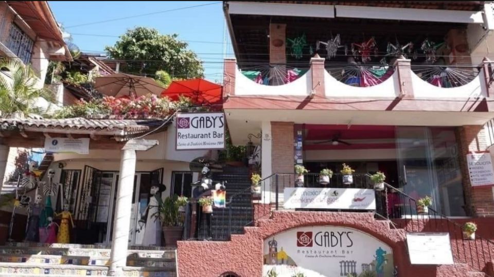 Extranjeros quieren cerrar un restaurante local en Puerto Vallarta