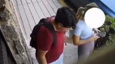 Captan en video a hombre que toca y acosa sexualmente a una estudiante de Puebla