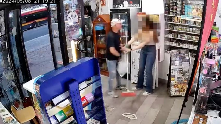 Cajera de una tienda se defiende de un asalto con su escoba y nadie le ayuda: VIDEO