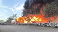 VIDEO: fuerte incendio consume en minutos plaza de toros en Yucatán