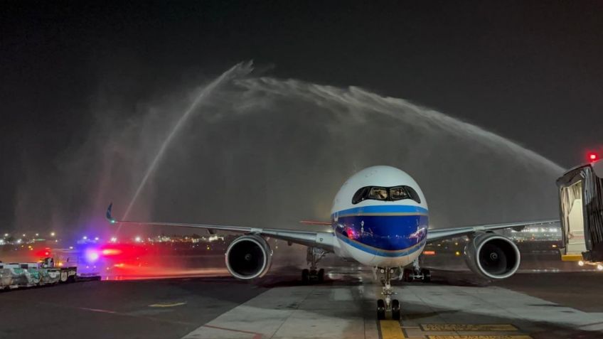 Aterriza en México el primer vuelo directo proveniente de China tras pandemia de Covid-19