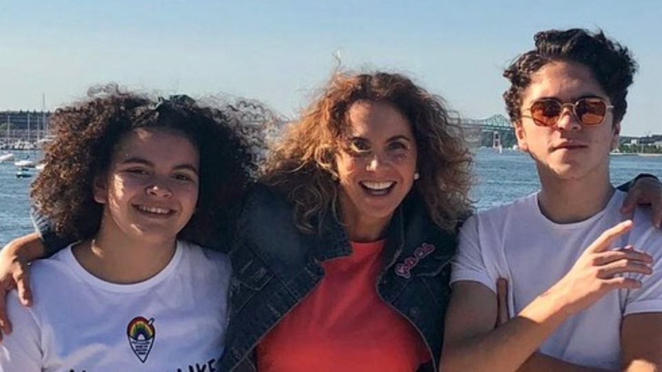 Lucero adora viajar por el mundo con sus hijos.