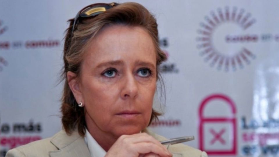 López Obrador pidió a María Amparo Casar aceptar que se trata de transparencia.