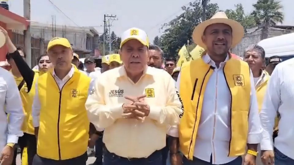 Jesús Zambrano, dirigente perredista, con candidatos del Estado de México.