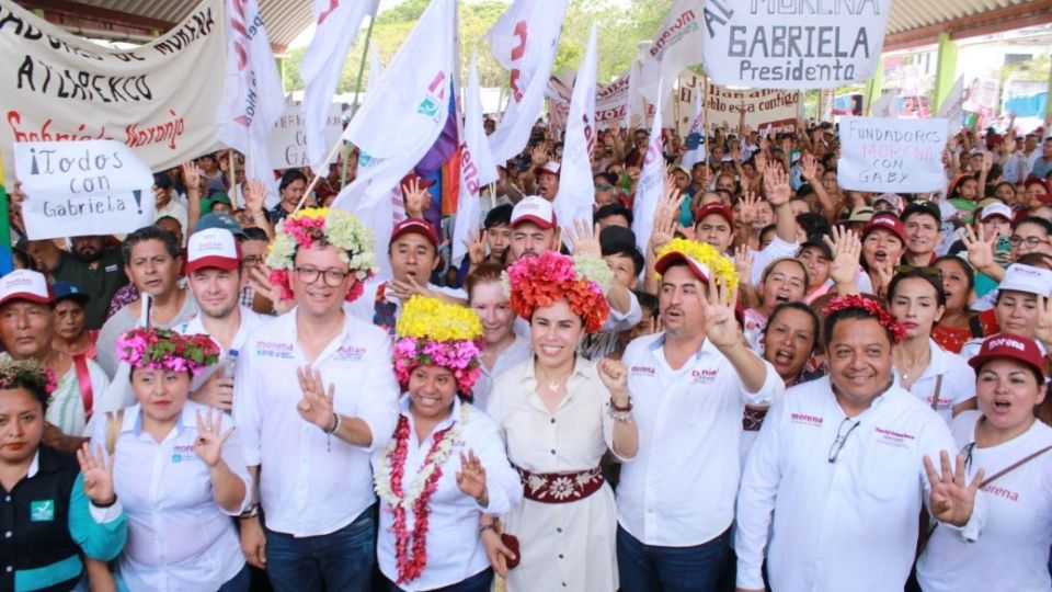 En Huautla, Simey Olvera acudió junto con Dora Alicia Martínez, candidata a presidenta municipal, a un encuentro con los habitantes del barrio del Santo Ejido.