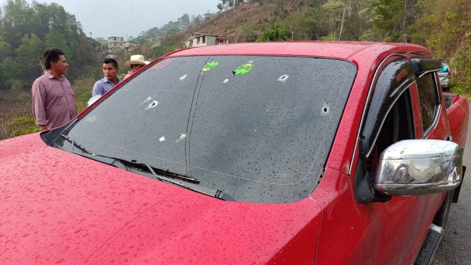 Autos quedan con los impactos de bala tras el ataque que dejó tres muertos en Chiapas