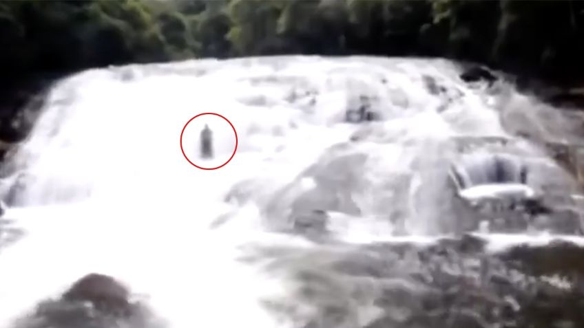 Captan en VIDEO a un ser muy aterrador cuando salía de una cascada