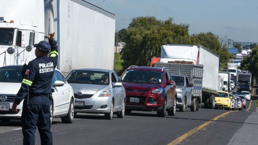 Fuga de combustible en ducto de Pemex provoca cierre de autopista al Aeropuerto Internacional de Monterrey