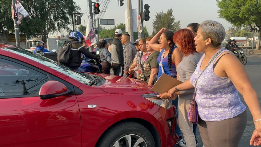 Bloqueo en Periférico y Eje 5 Sur termina en riña con motociclista