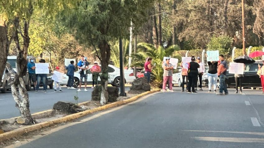 Protestan frente al Interapas por falta de agua en San Luis Potosí