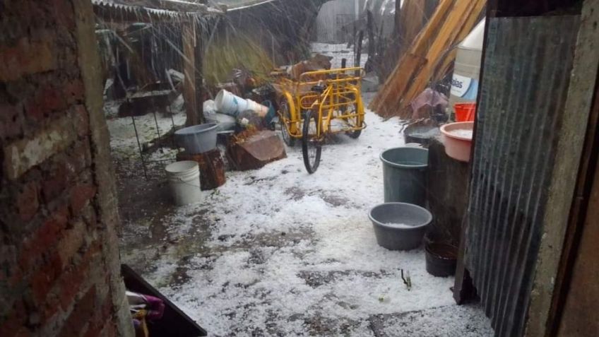 FOTOS: ¿Nieve en Chiapas? Lluvia de granizo pinta la calle de blanco