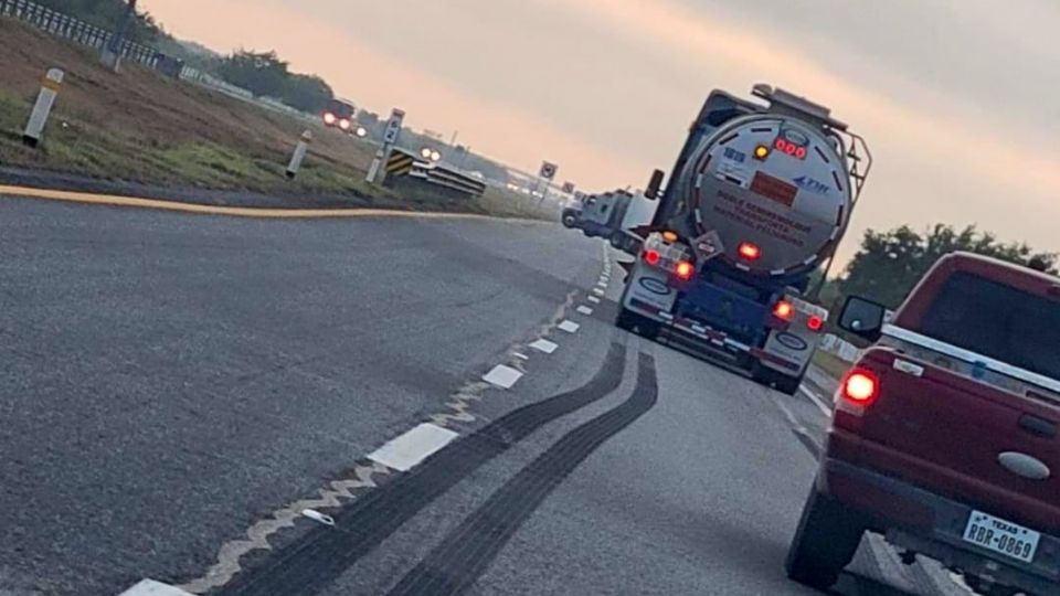 Bloquean tramos carreteros