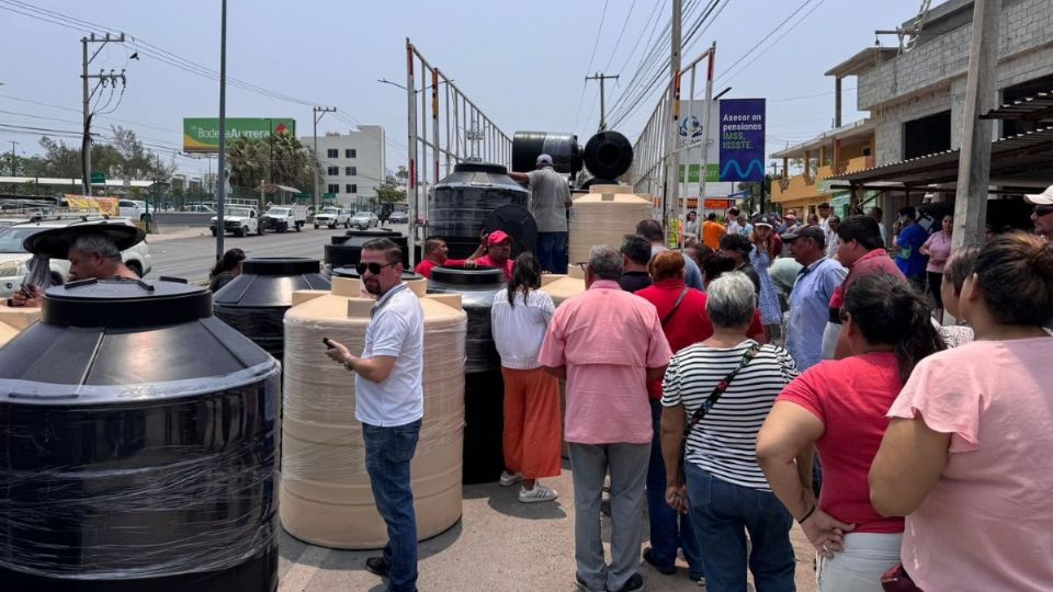 Compra masiva de tinacos en Tampico