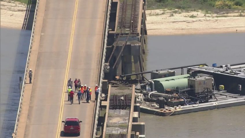 VIDEO: barco choca con puente y causa derrame petrolero en Texas