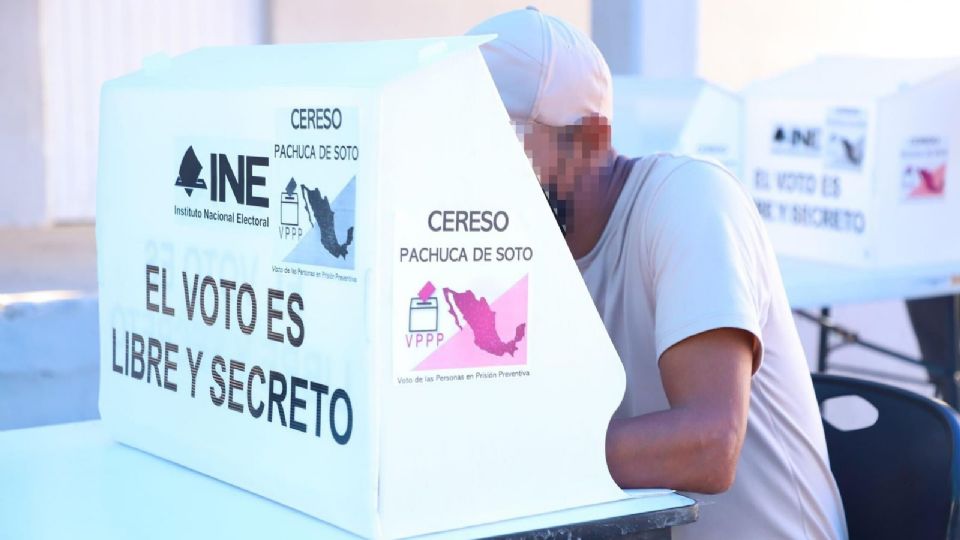 Personas en prisión preventiva del estado de Hidalgo emiten su voto.