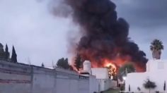 VIDEO: fuerte incendio consume fábrica de veladoras en Puebla