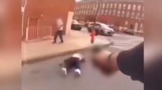 Policía de EU mata a tiros a un hombre que atacaba a una mujer en plena calle: VIDEO