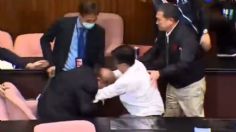 Legisladores de Taiwan y la oposición se golpean brutalmente por evitar aprobar una ley