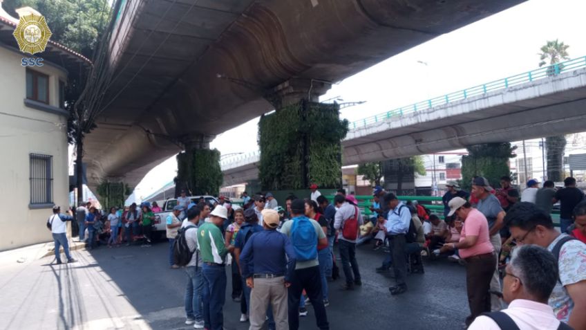 Manifestantes cierran Anillo Periférico y Antiguo Camino a Acapulco