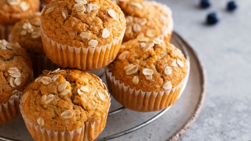 Así se hace el muffin de avena alto en proteína para ganar músculo, sólo necesitas un microondas