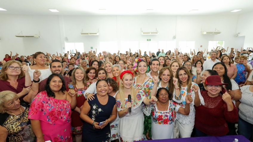 Mujeres en Yucatán se suman al movimiento “por ella, por todas” en apoyo a Claudia Sheinbaum y a Huacho Díaz Mena