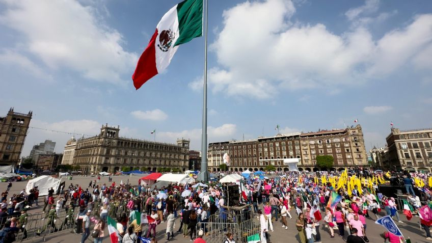 FOTOS: Así se vive la marcha Marea Rosa en Zócalo de la CDMX