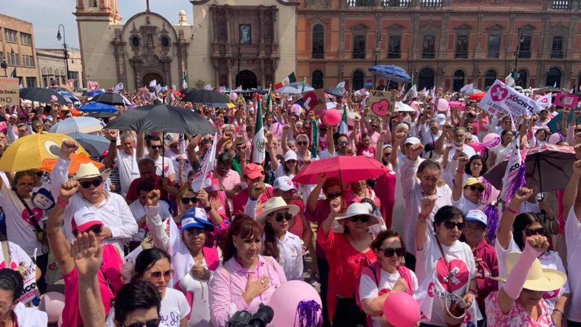 'Marea Rosa' llega a Plaza Fundadores en San Luis Potosí