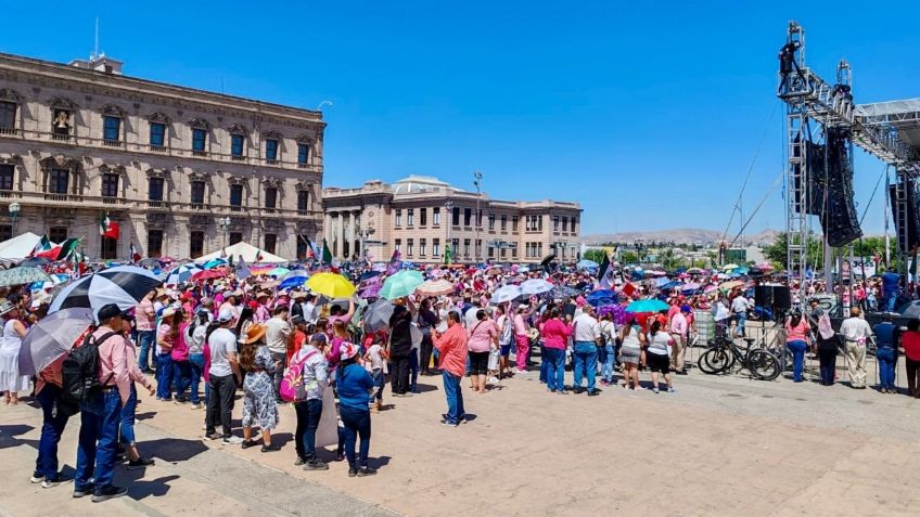 Con temperaturas de hasta 38 º C, Marea Rosa congrega a más de 4 mil ciudadanos en Chihuahua