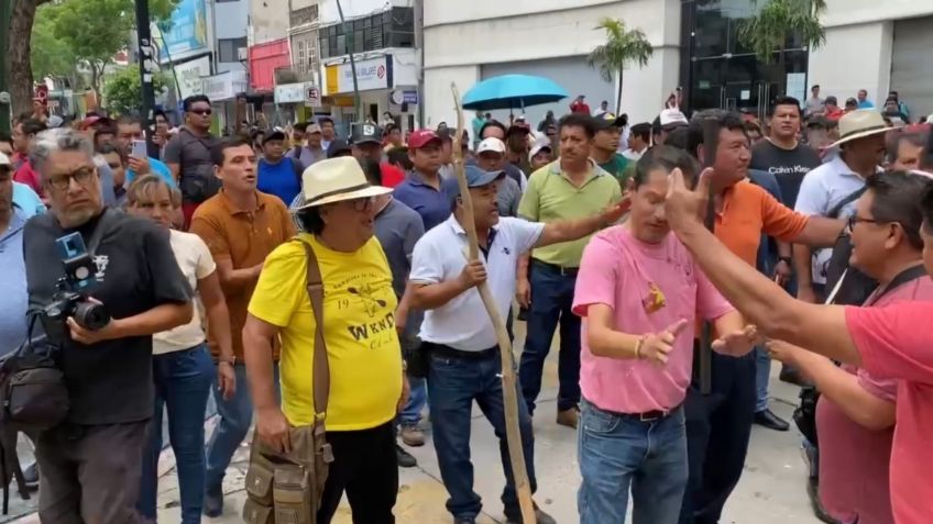 Integrantes del SNTE y CNTE agreden a participantes de 'Marea Rosa' en Chiapas