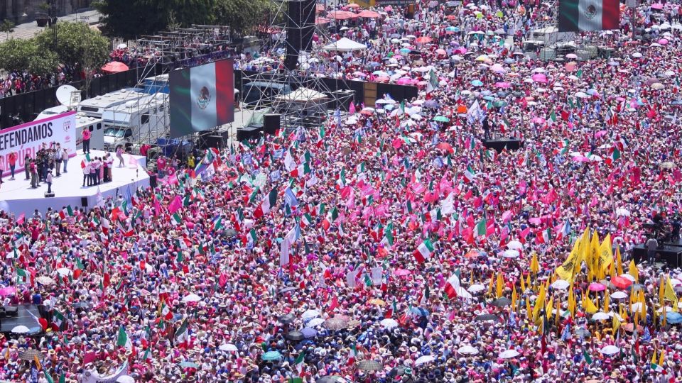 Este domingo 19 de mayo se lleva a cabo la marcha Marea Rosa en el Zócalo de la Ciudad de México.