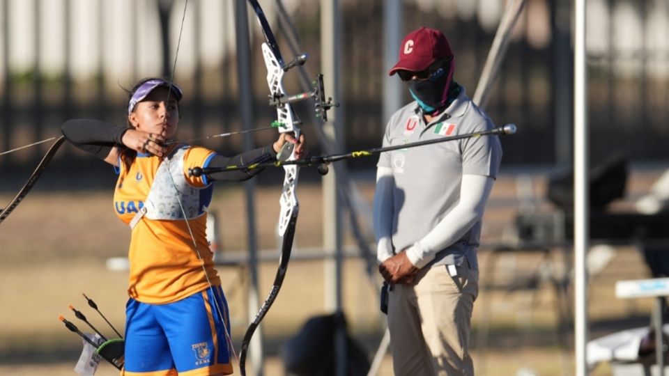 En la competencia nacional universitaria, Vázquez se llevó la medalla dorada en dos categorías de la mano de su entrenadora Ana Lilia Morton.