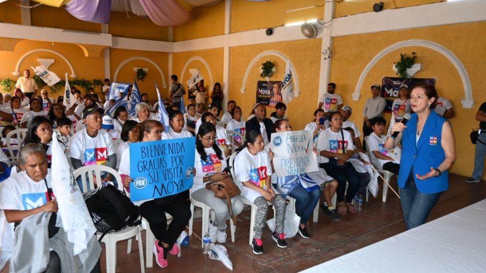 Moya sostuvo una reunión con integrantes de la organización, en la colonia Jardines del Molinitos.