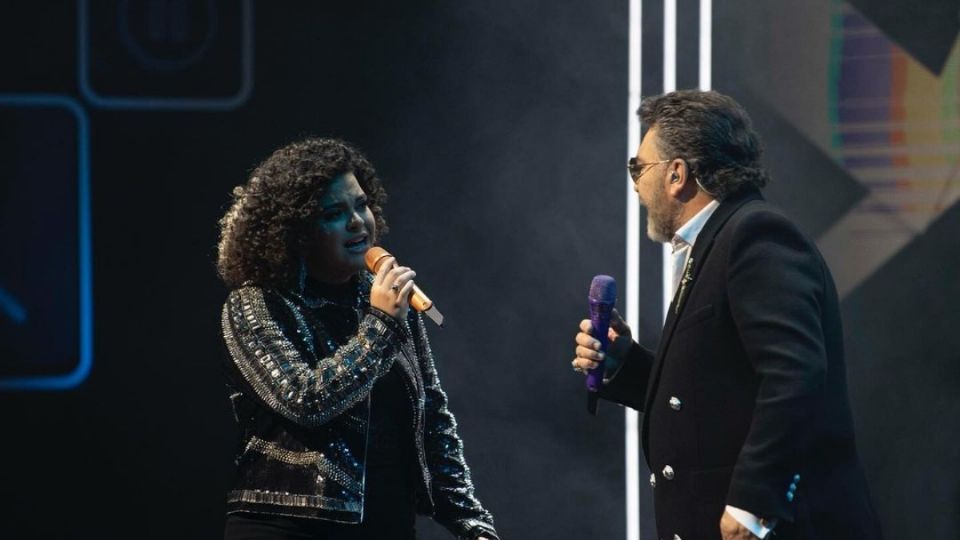 Lucerito le dedica una emotiva canción a su papá que lo llevó a las lágrimas