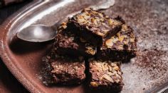 Prepara el brownie de avena más delicioso e ideal para ponerse musculoso