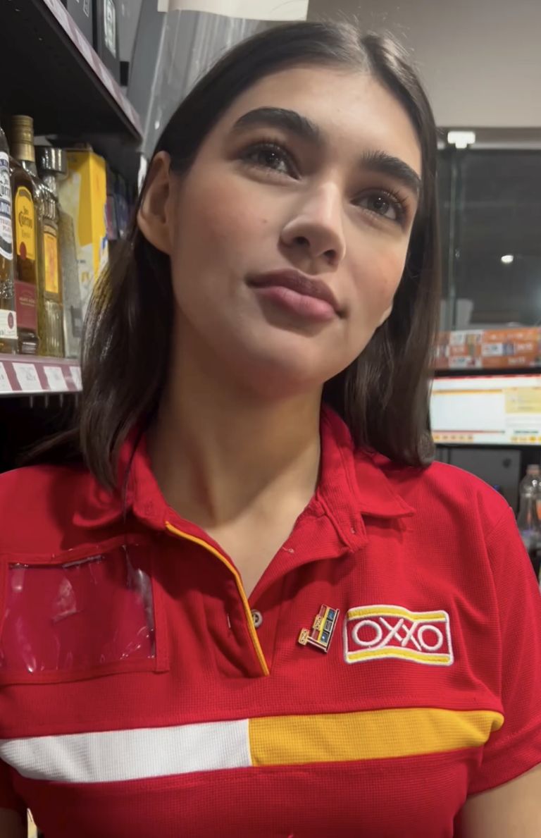 Cajera del oxxo