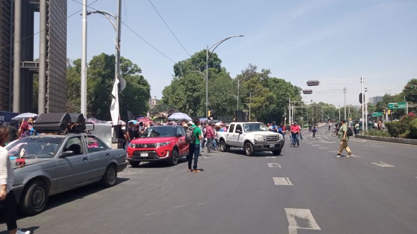 CNTE bloquea Circuito Interior, a la altura de la Estela de Luz; afectan L7 del Metrobús