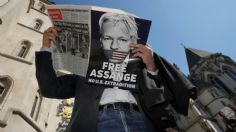 Le exigen a EU retirar cargos contra Assange