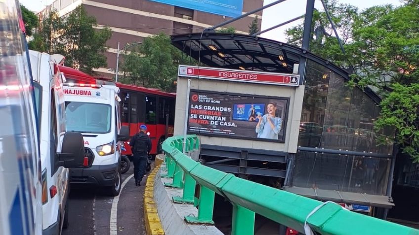 Choque entre dos unidades del Metrobús deja heridos en la Glorieta de Insurgentes