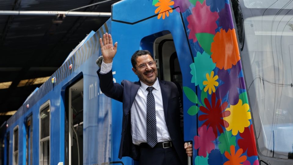 Se realizó una inversión de mil 230 millones de pesos (mdp): 630 para la adquisición de nueve trenes y 600 para la sustitución de vías, a fin de mejorar la calidad del servicio para las y los usuarios