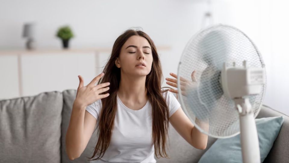 Este truco te ayudará a mantener tu casa fresca con un sólo ventilador.