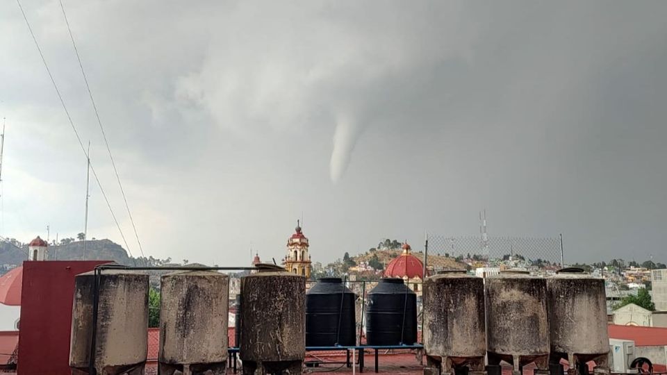 Se vio un tornado de 150 metros de altura en Toluca