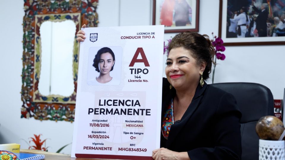 Clara Brugada presenta el proyecto de recuperar las licencias permanentes de tipo A en la capital.